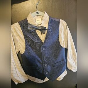 Van Heusen Navy Vest and Bow Tie Set